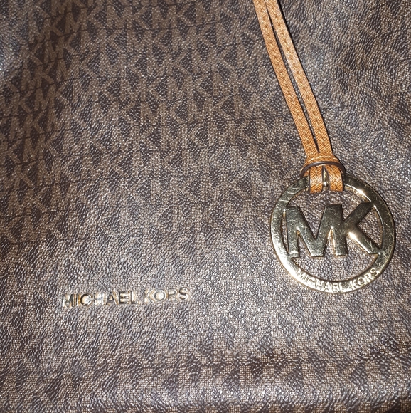 MICHAEL KORS~ Chain Tote - Picture 3 of 12